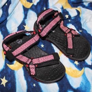 Cat and Jack sandals Kids L 9/10